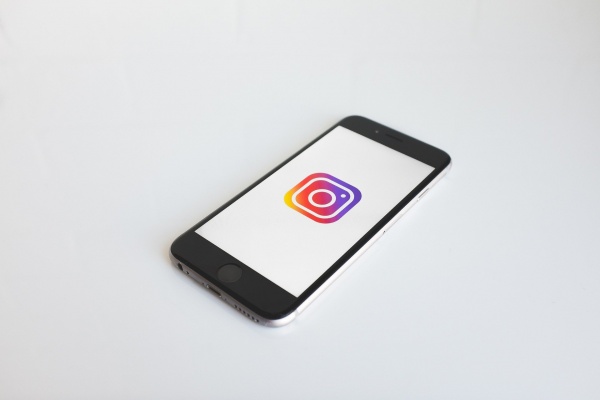 Página no Instagram ganha seguidores após divulgar dicionário de